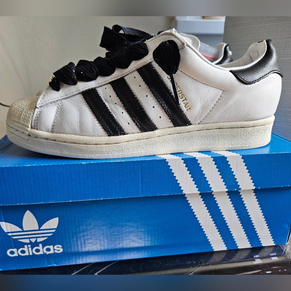 Adidas Classic Superstar Laceless Sneaker (Size 8.5 M/ 10 WMNS)